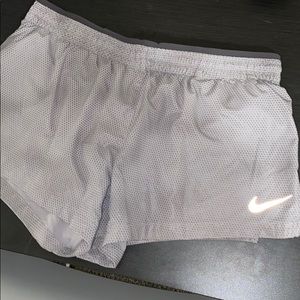 Women’s grey Nike split shorts! Size small🤍
